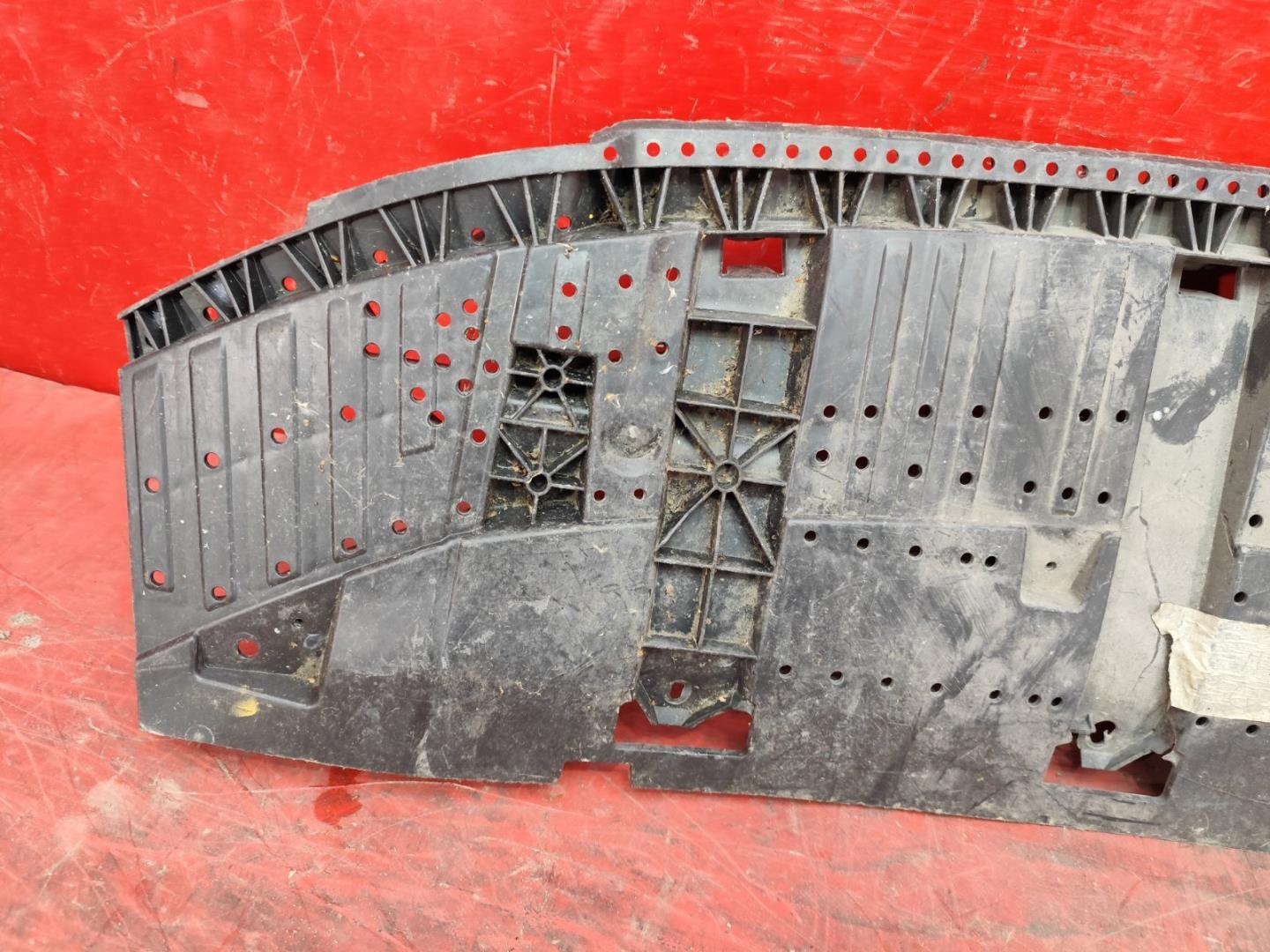 Пыльник переднего бампера