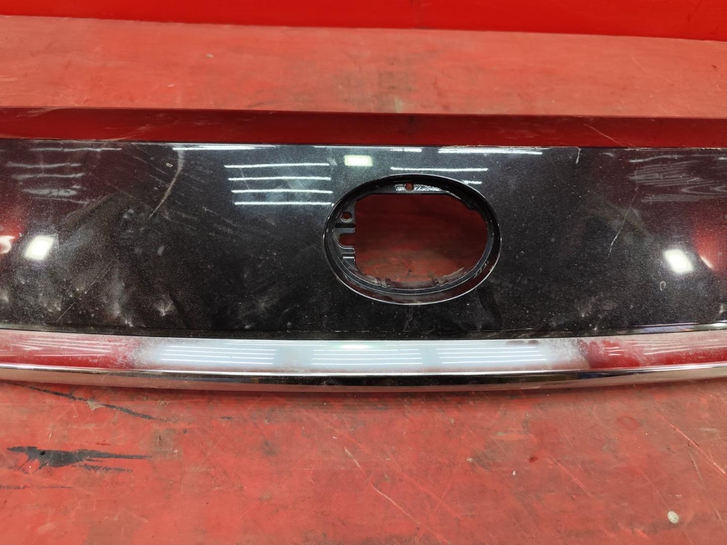 Накладка крышки багажника