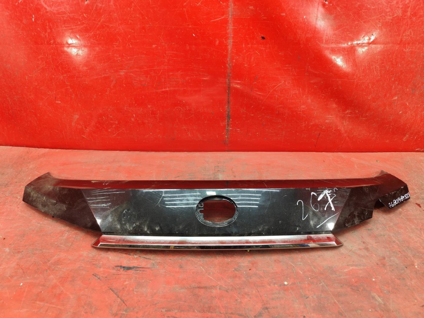 Накладка крышки багажника