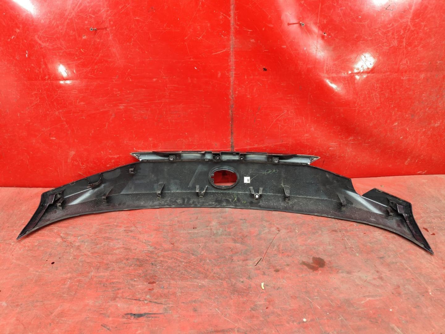 Накладка крышки багажника