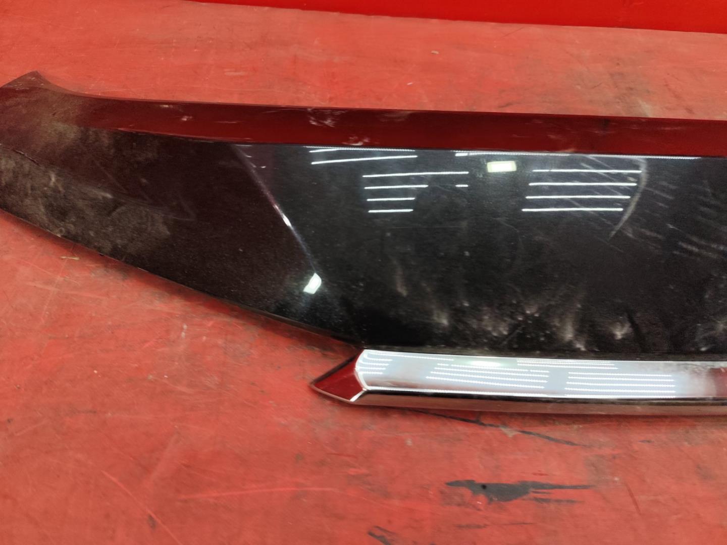 Накладка крышки багажника