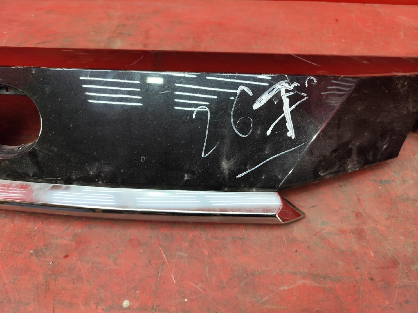 Накладка крышки багажника