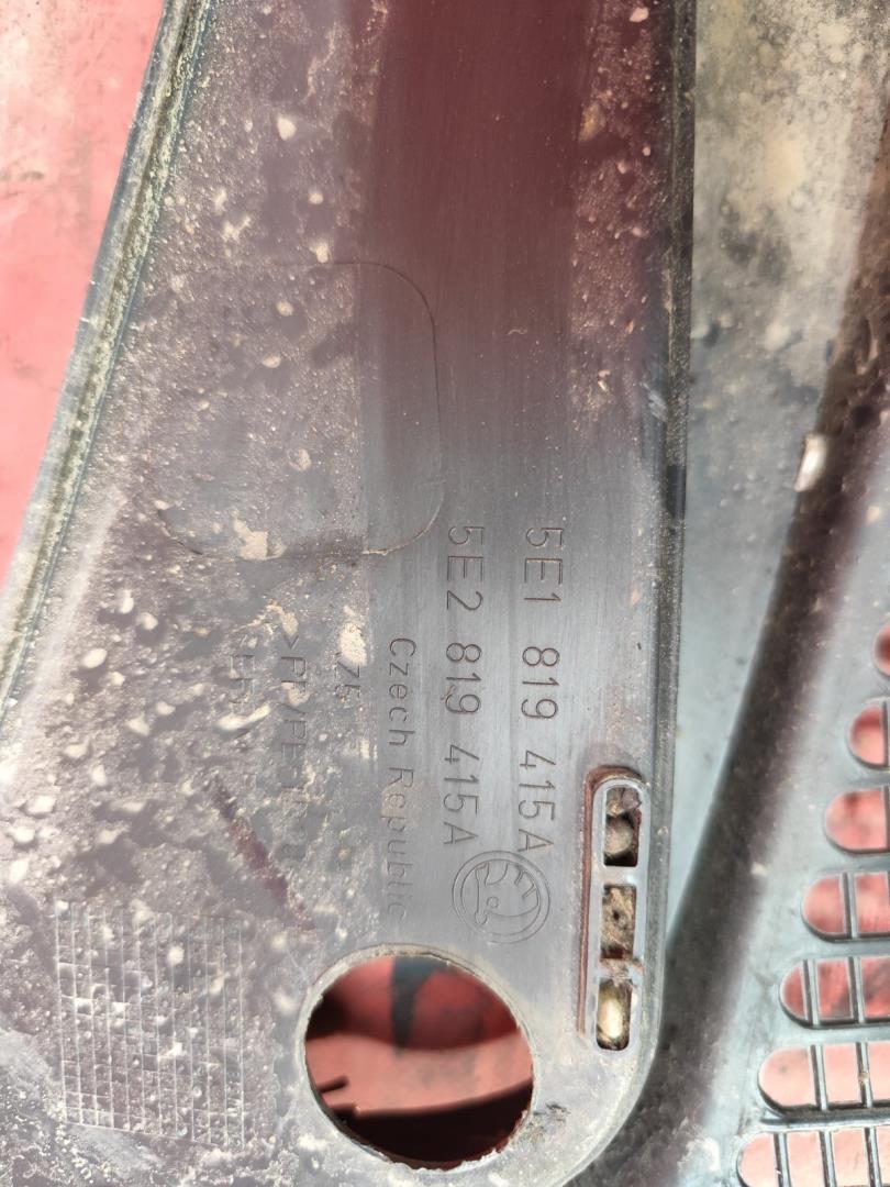 Решетка стеклоочистителей (Жабо)