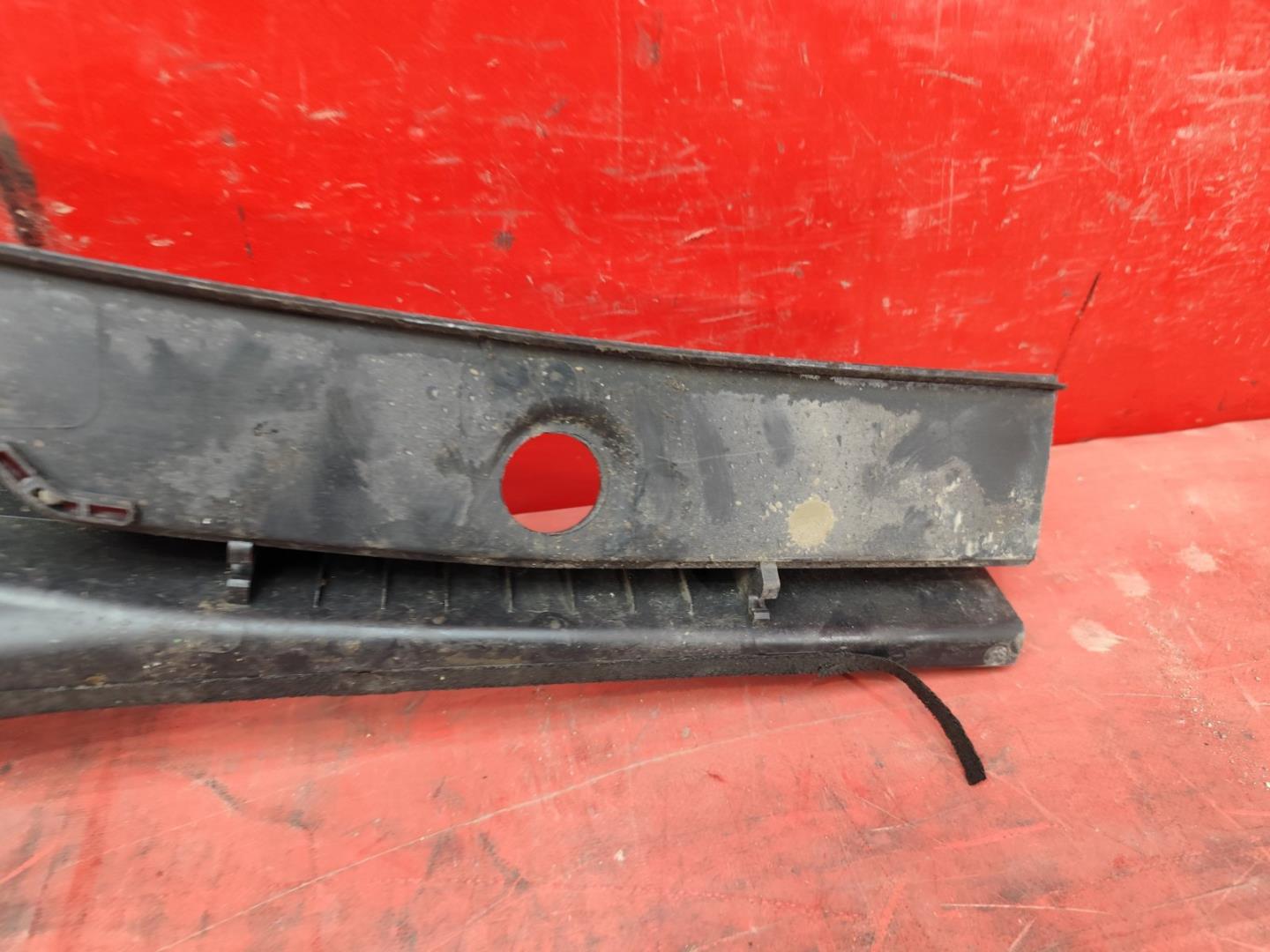 Решетка стеклоочистителей (Жабо)