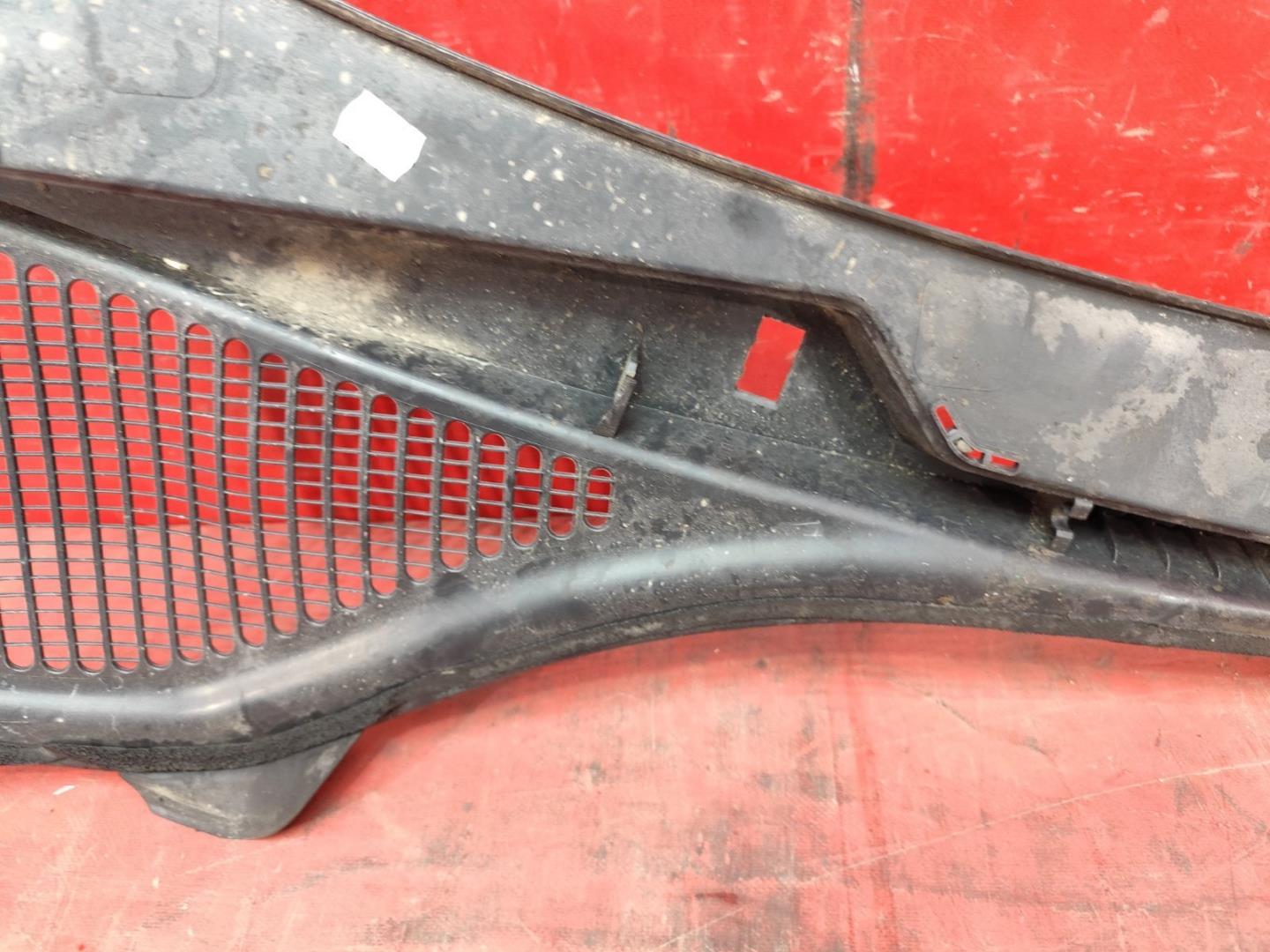 Решетка стеклоочистителей (Жабо)