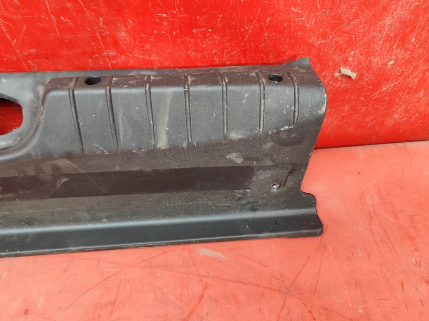 Кожух замка багажника