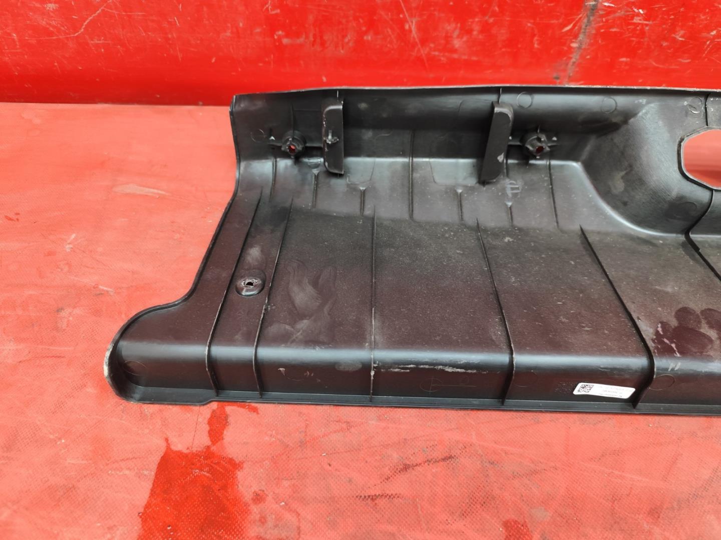 Кожух замка багажника