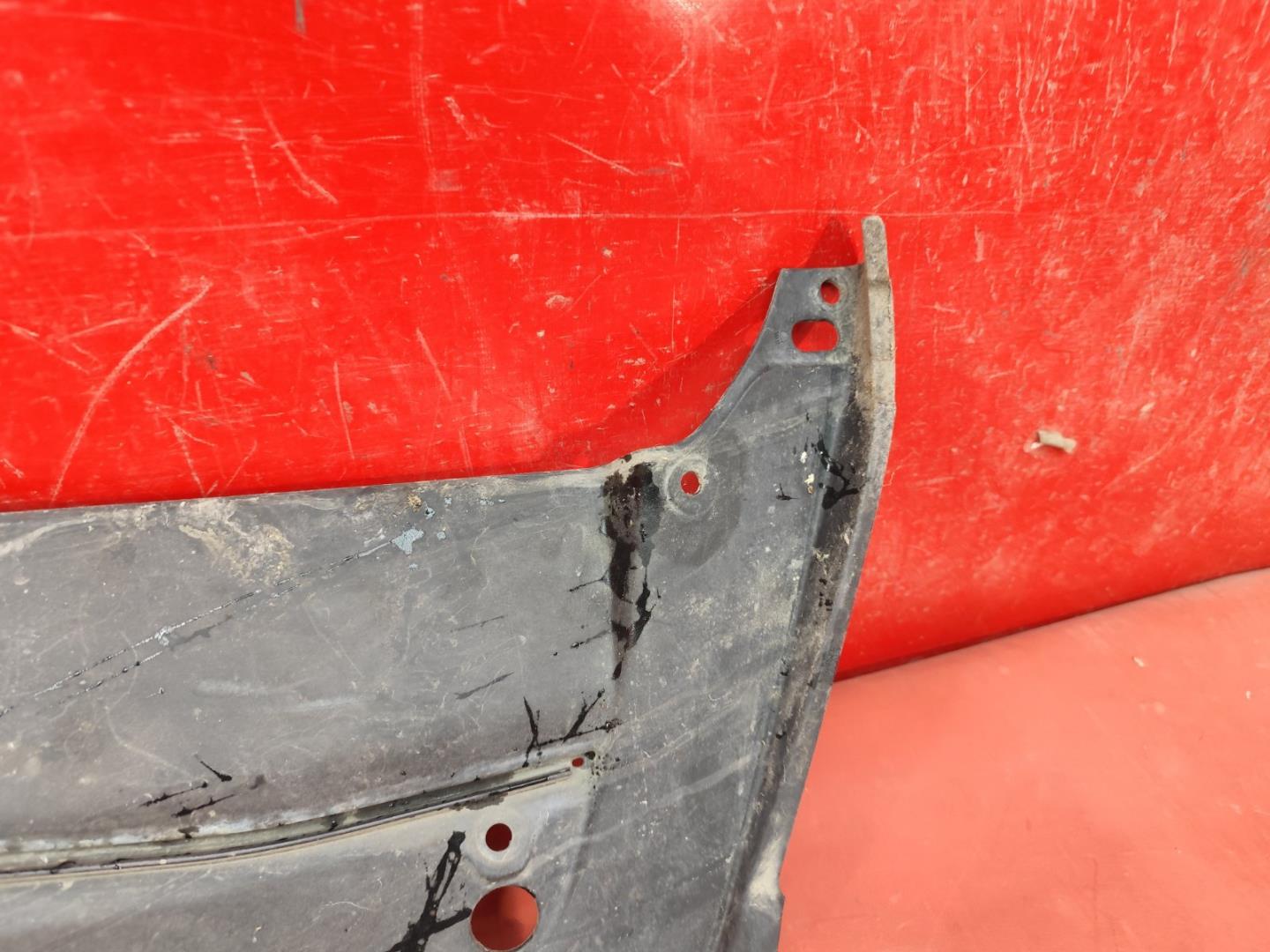 Кожух замка капота