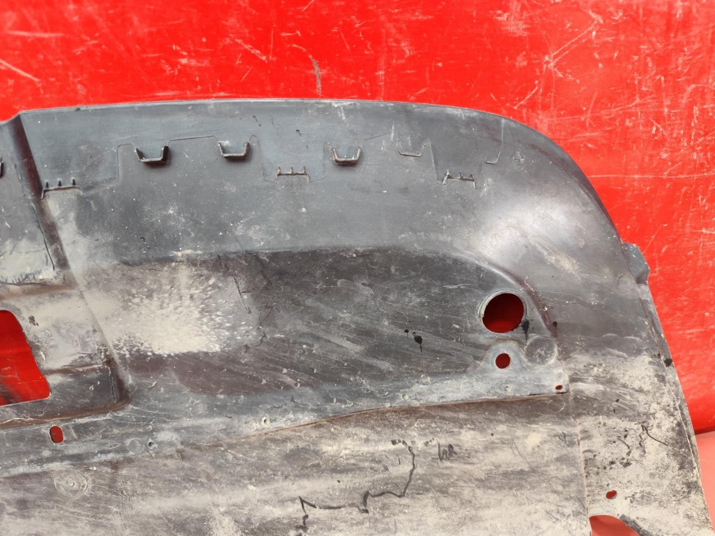 Кожух замка капота