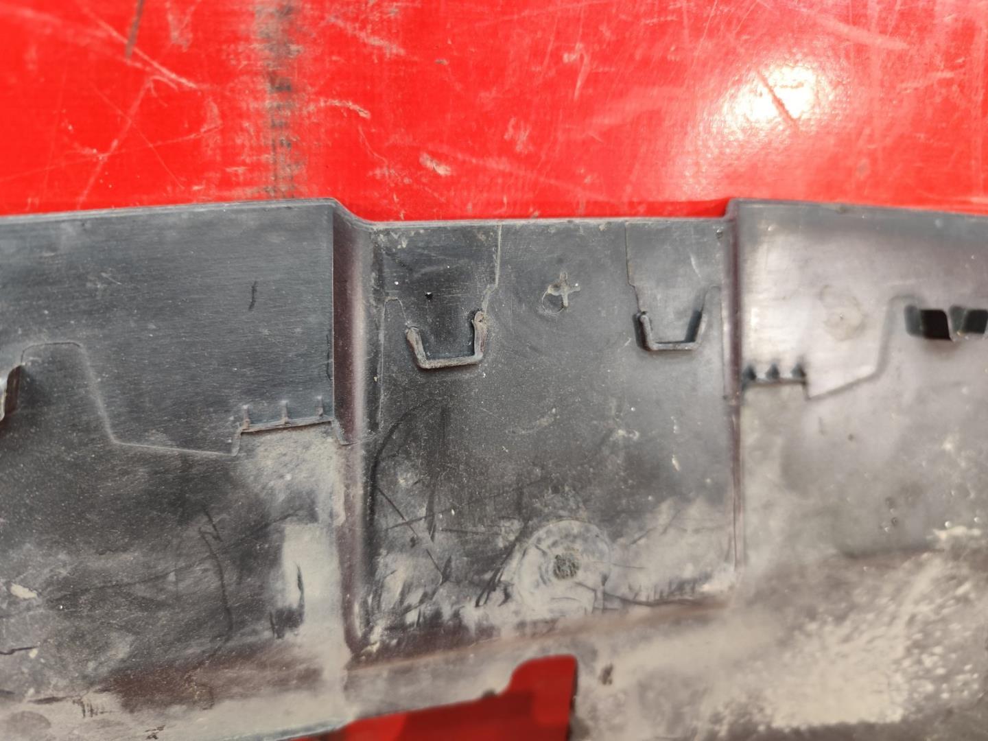 Кожух замка капота