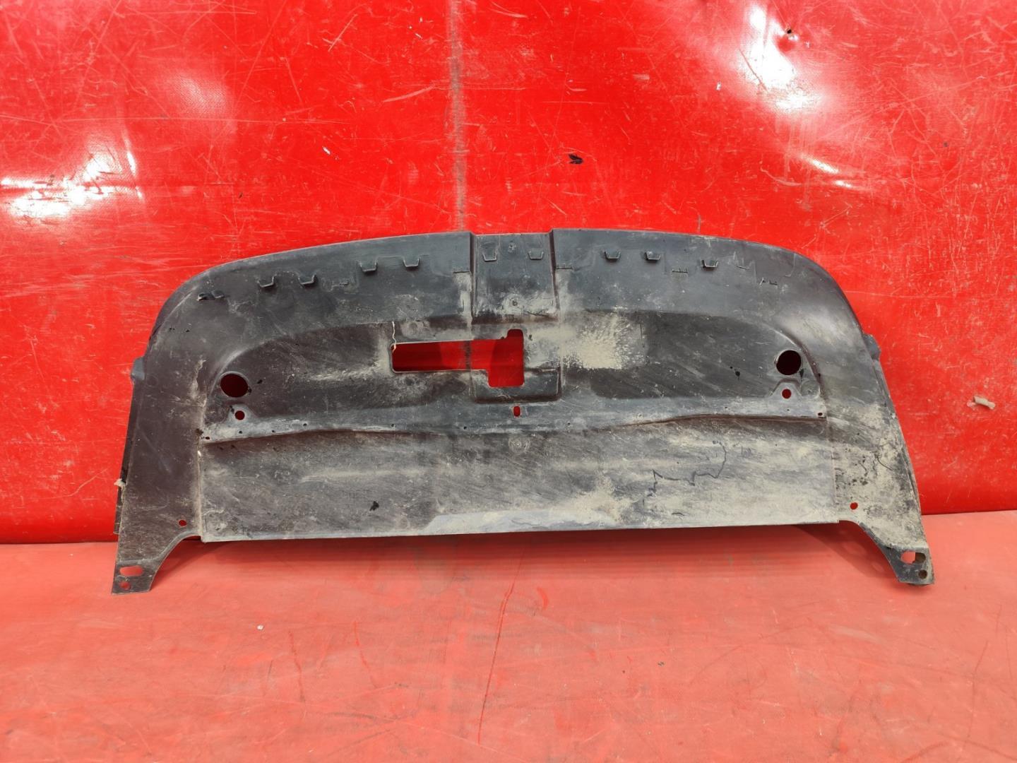 Кожух замка капота