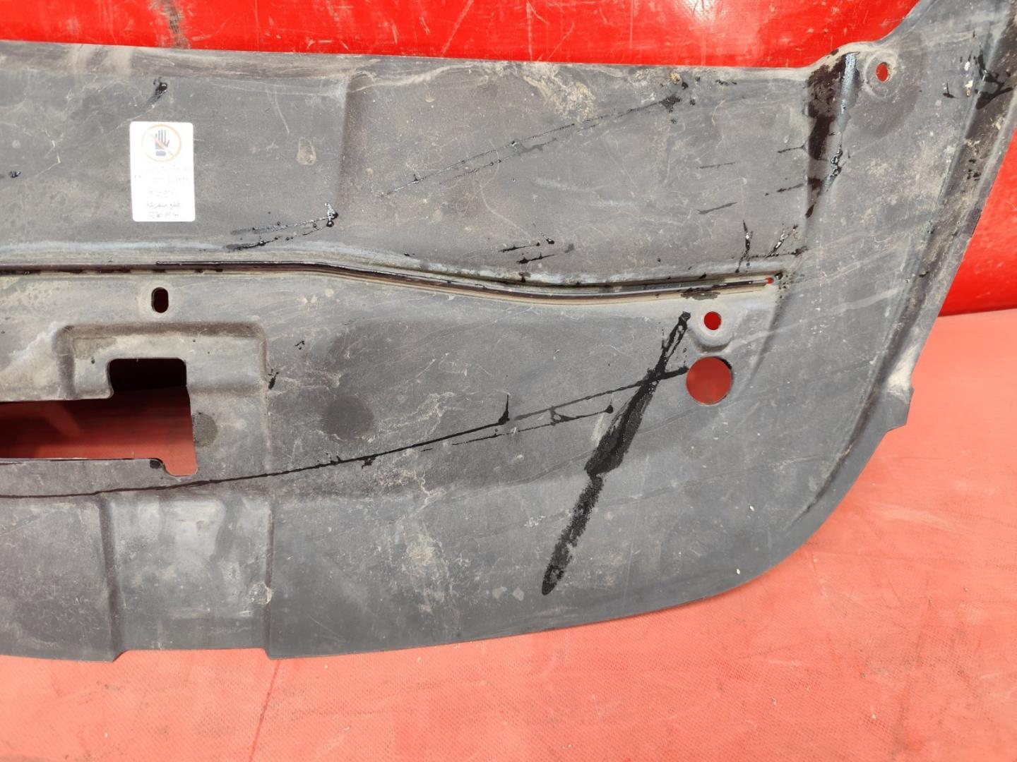 Кожух замка капота