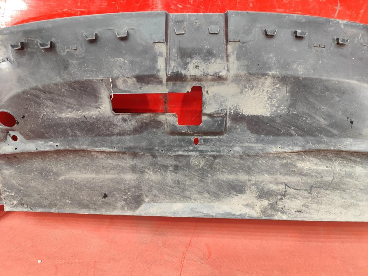 Кожух замка капота