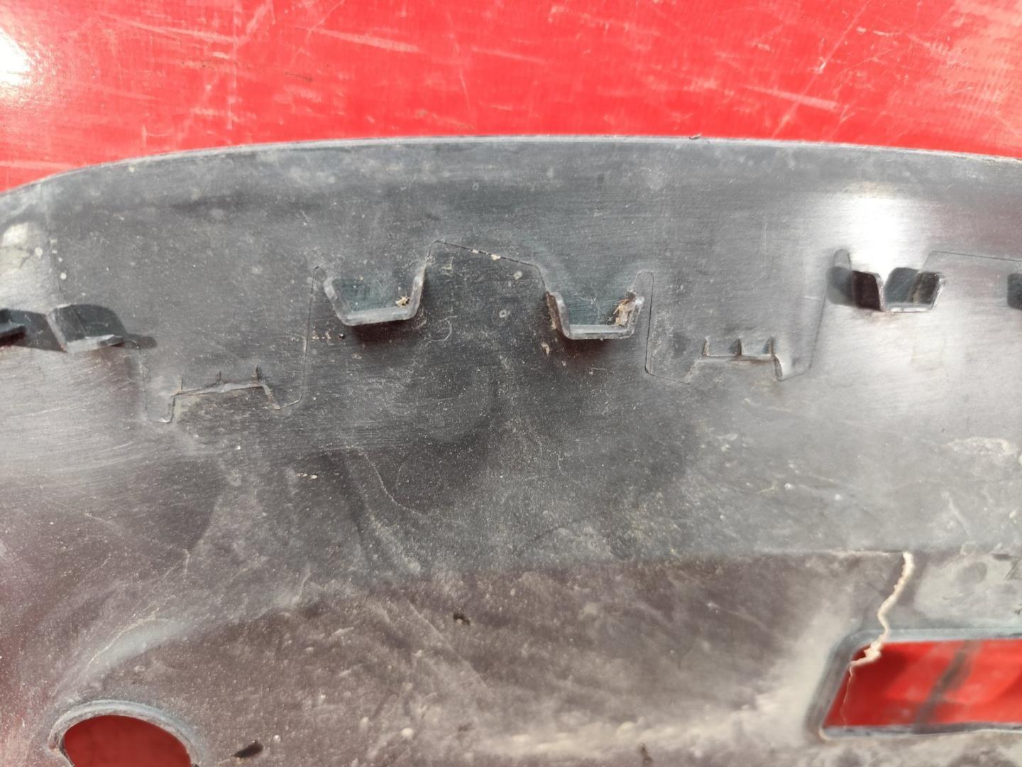 Кожух замка капота