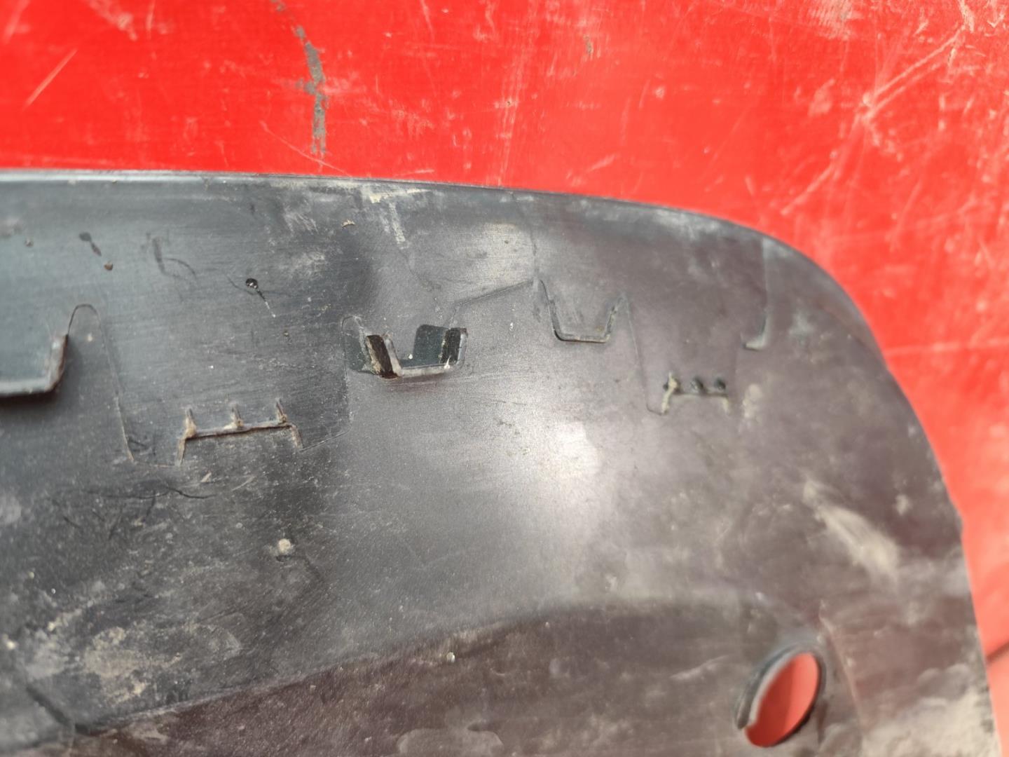 Кожух замка капота