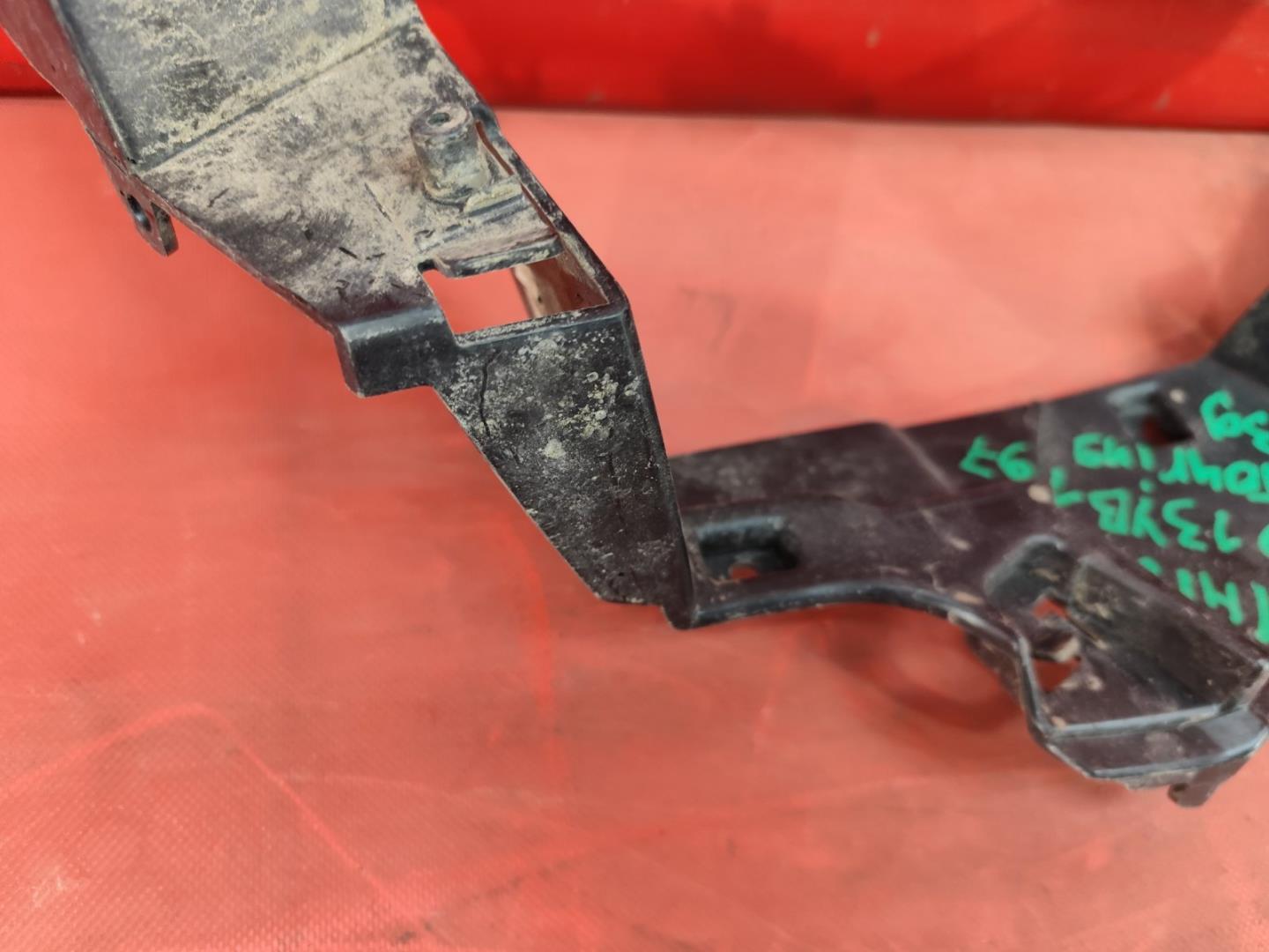 Кронштейн глушителя