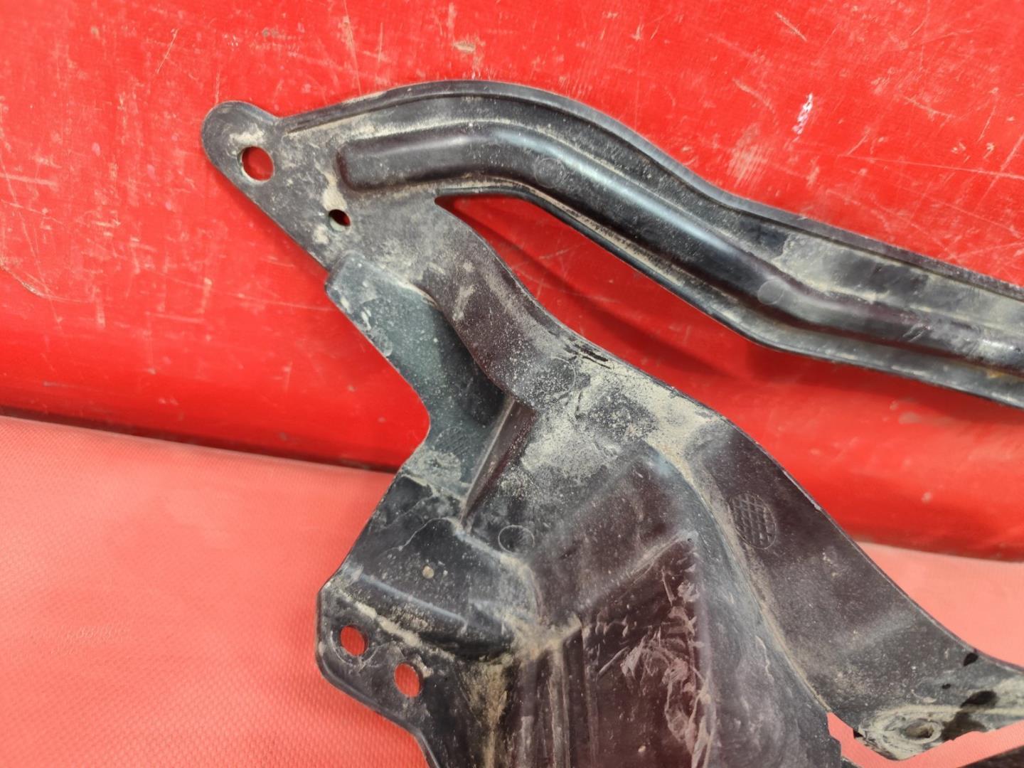 Кронштейн глушителя