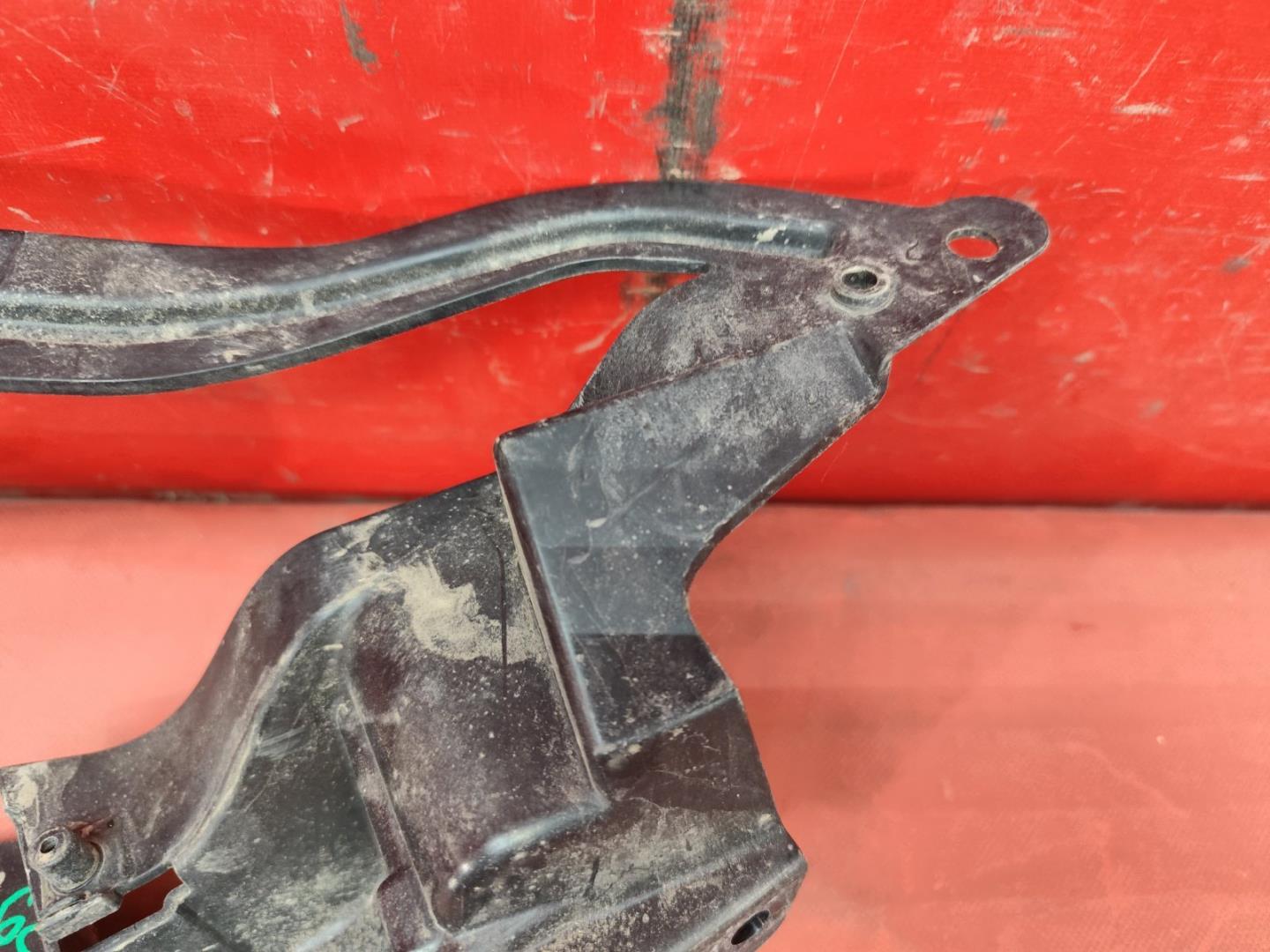 Кронштейн глушителя