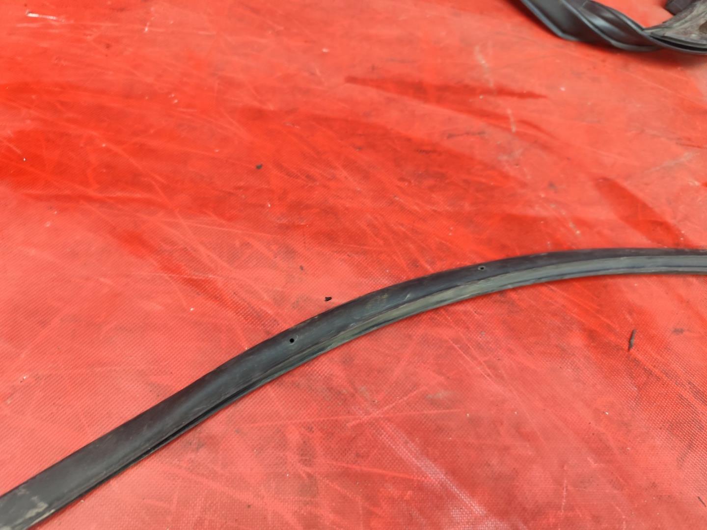 Уплотнитель двери