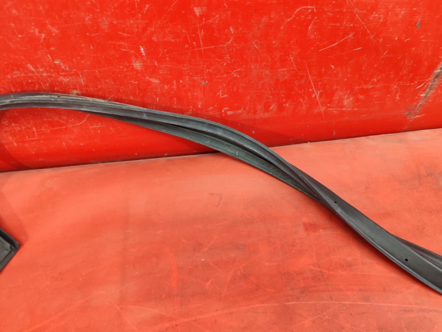 Уплотнитель двери