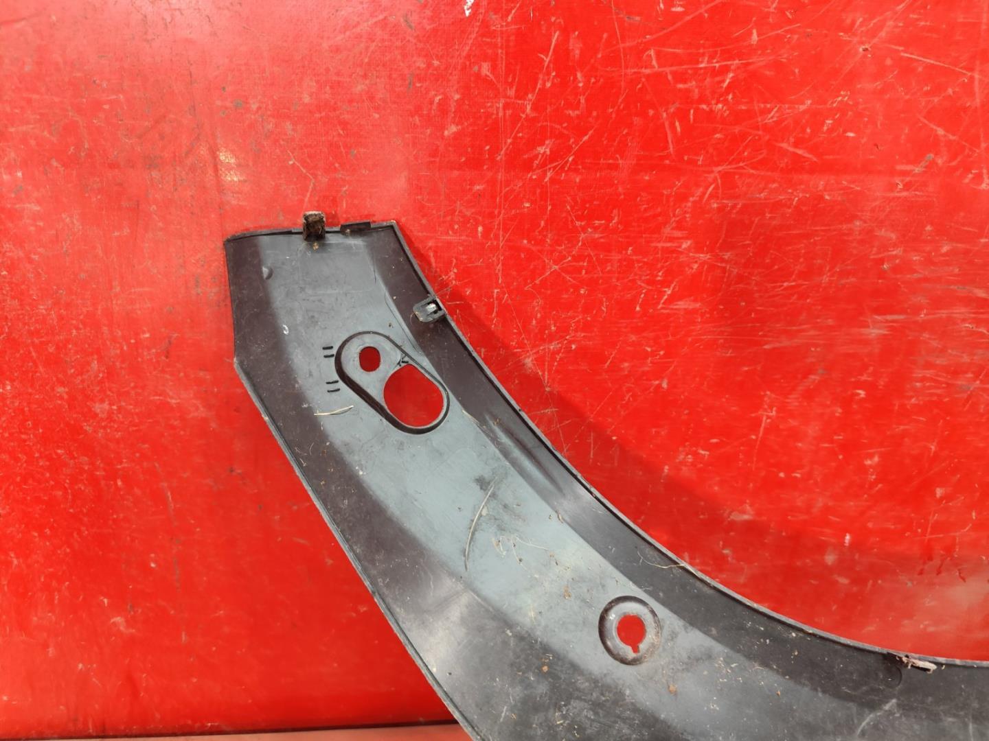 Кожух замка капота