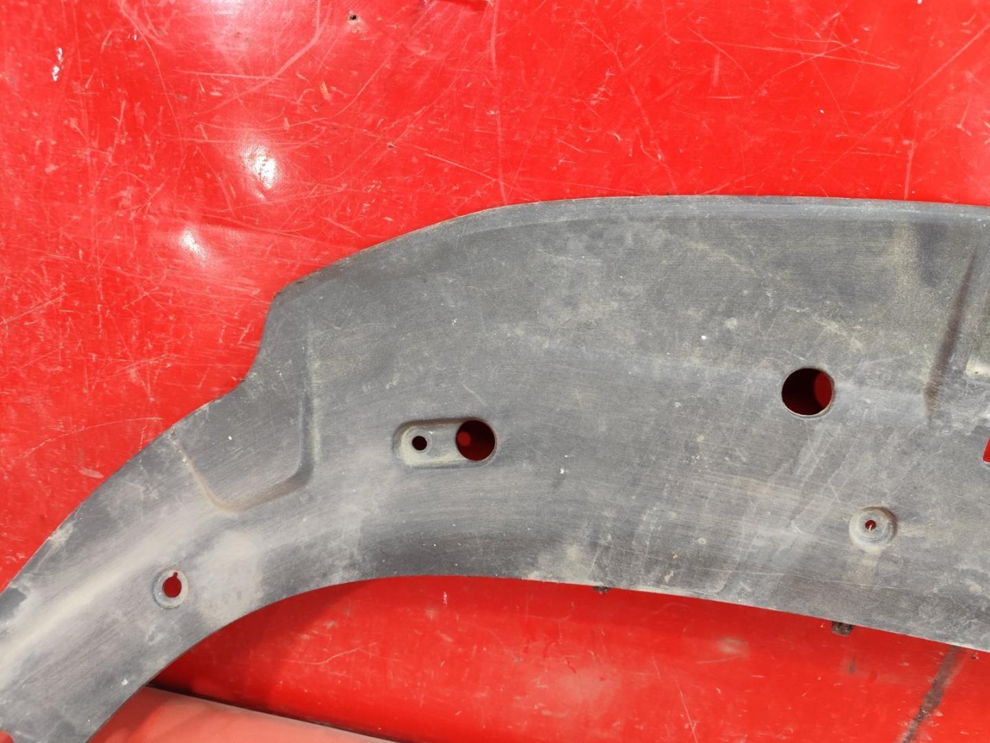 Кожух замка капота