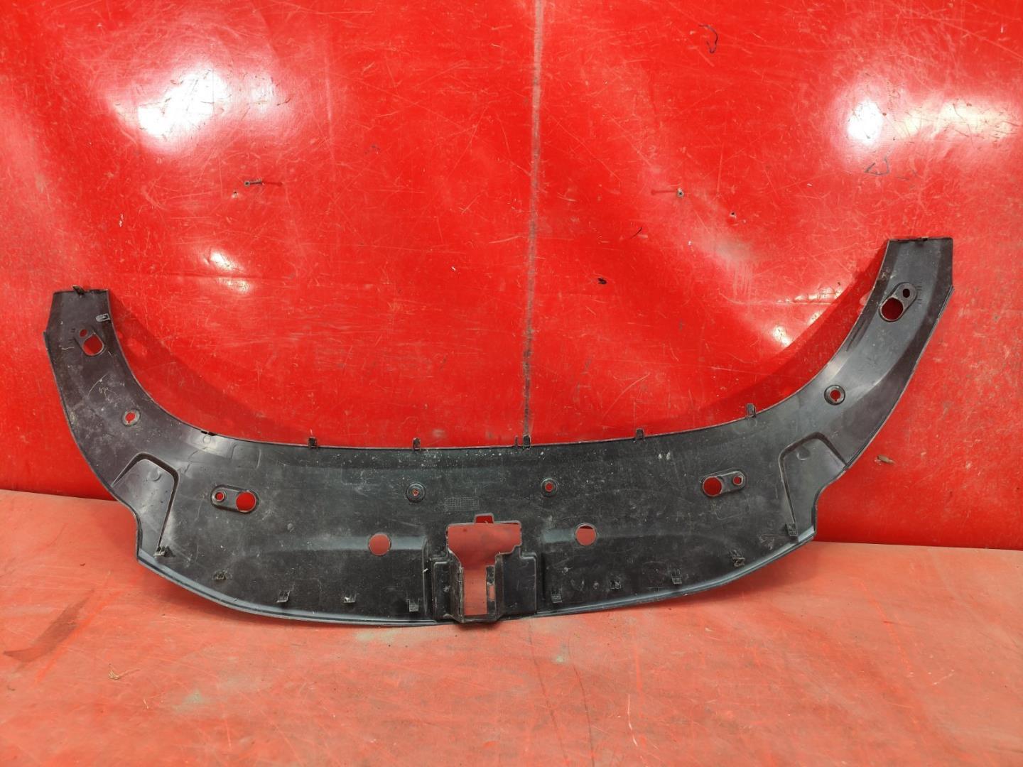 Кожух замка капота