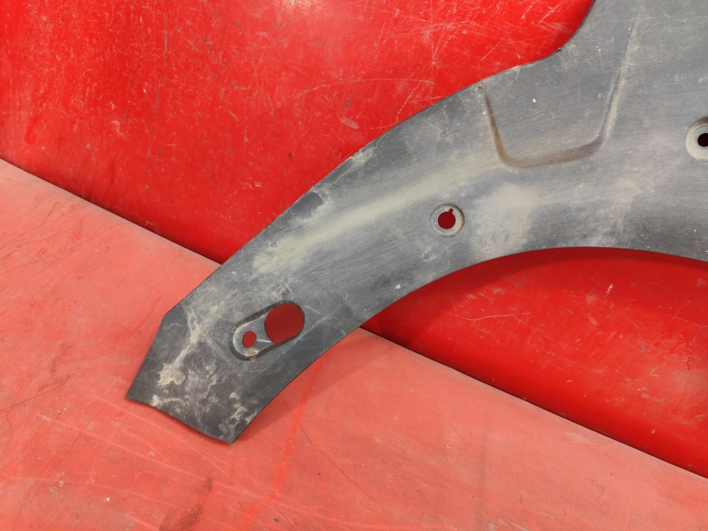 Кожух замка капота