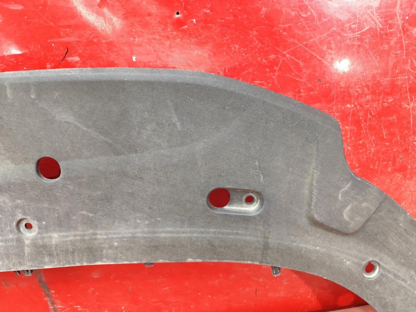 Кожух замка капота