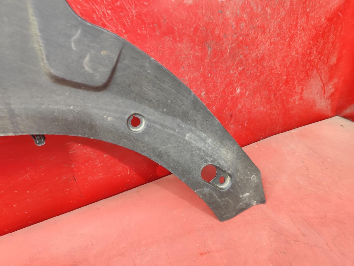 Кожух замка капота