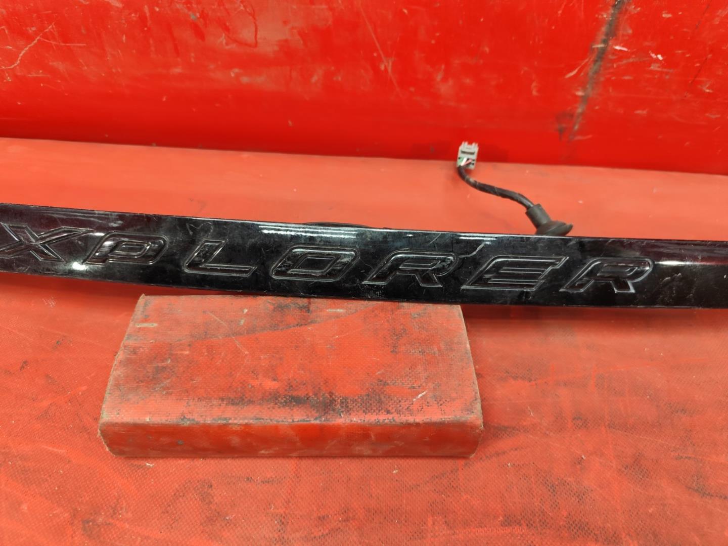 Накладка крышки багажника