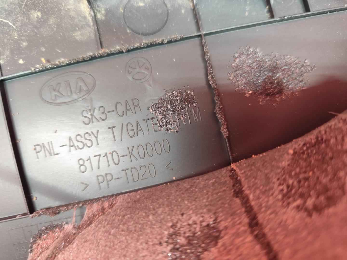 Обшивка крышки багажника