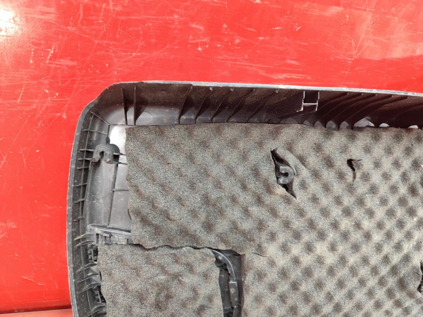 Обшивка крышки багажника