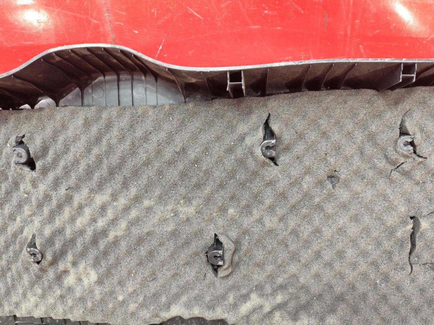 Обшивка крышки багажника