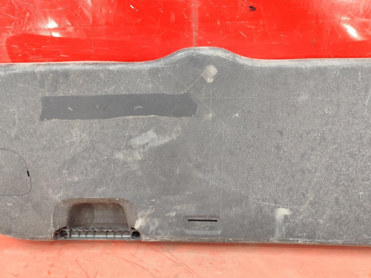 Обшивка крышки багажника