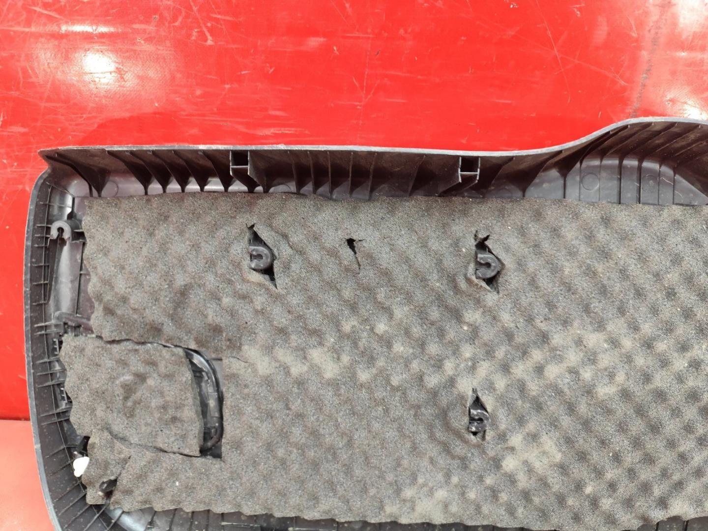 Обшивка крышки багажника