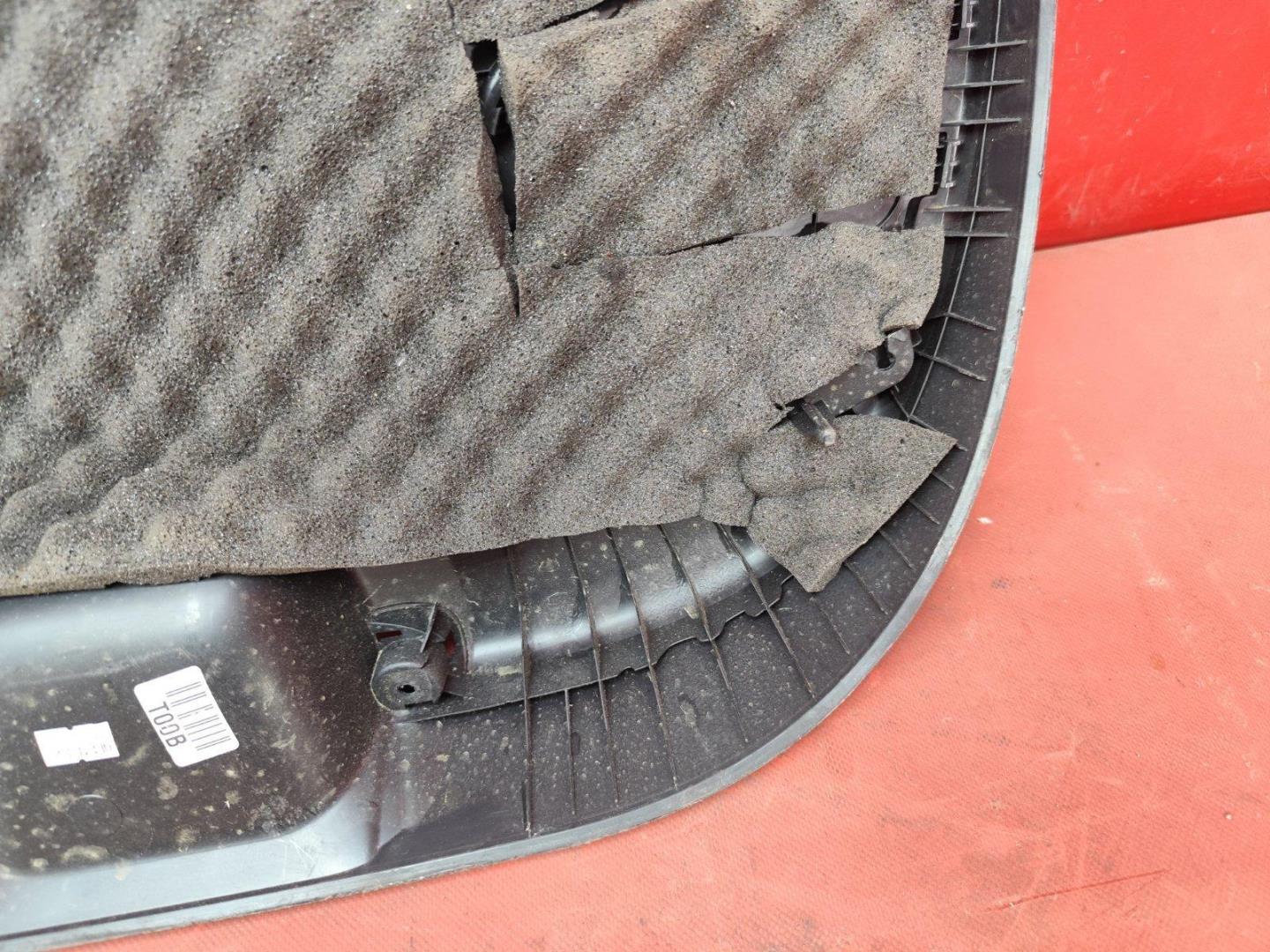 Обшивка крышки багажника