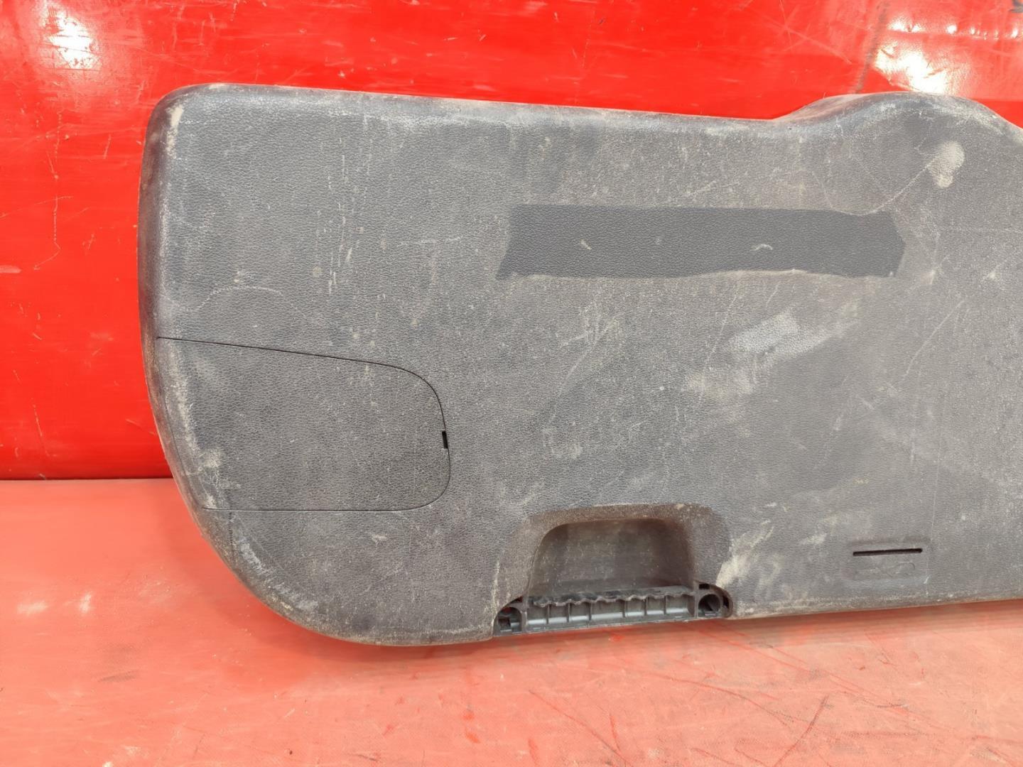 Обшивка крышки багажника