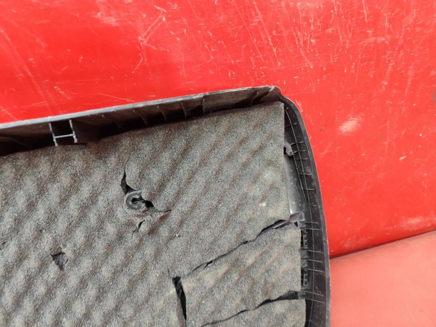 Обшивка крышки багажника