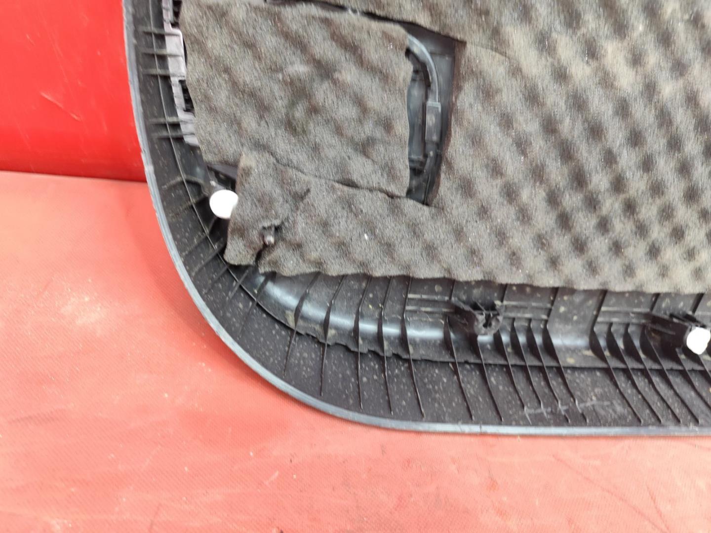 Обшивка крышки багажника