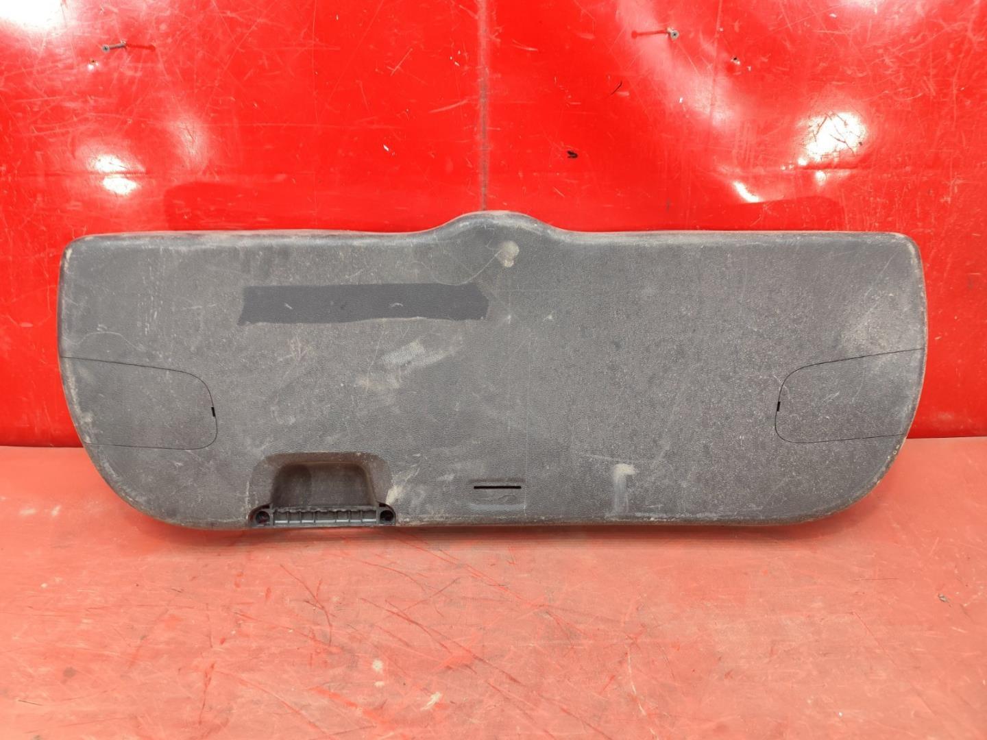 Обшивка крышки багажника