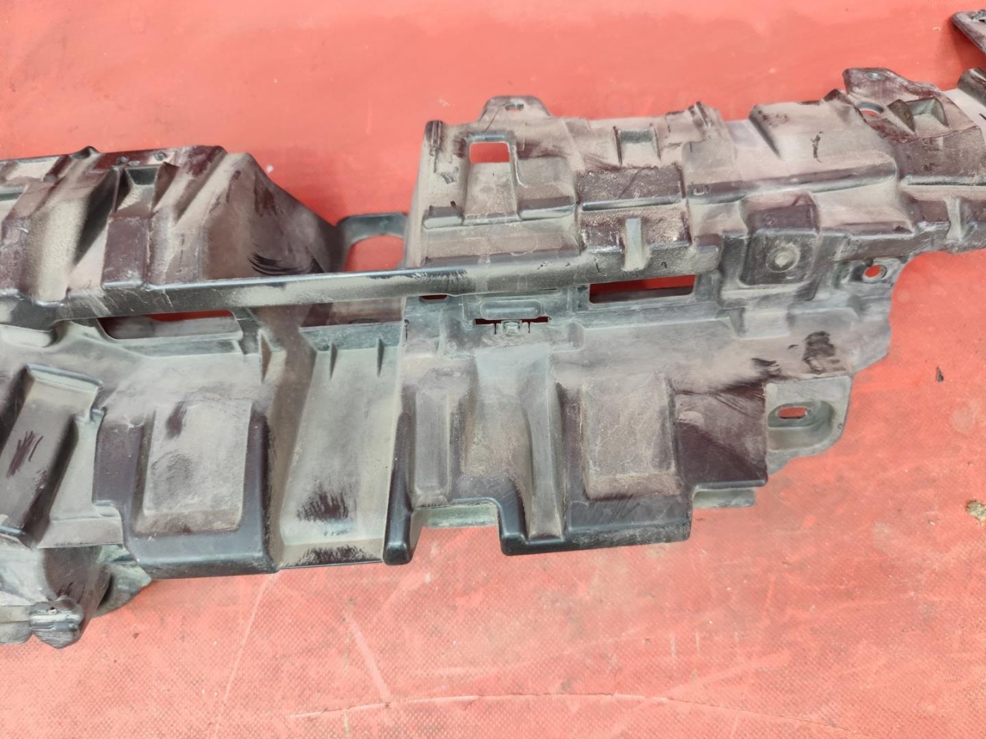 Кронштейн решетки радиатора