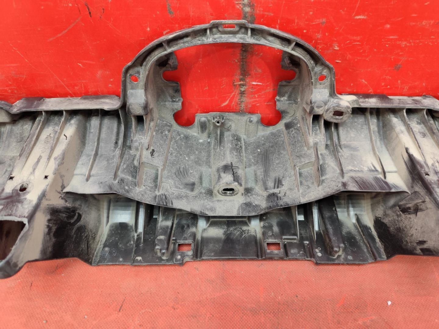 Кронштейн решетки радиатора