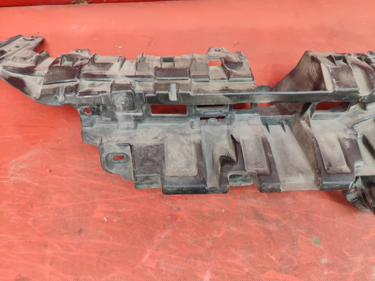 Кронштейн решетки радиатора