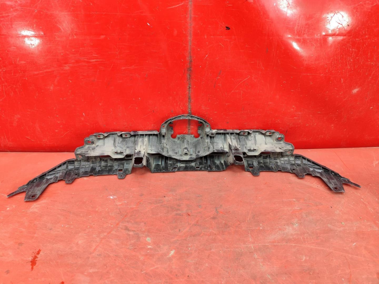 Кронштейн решетки радиатора