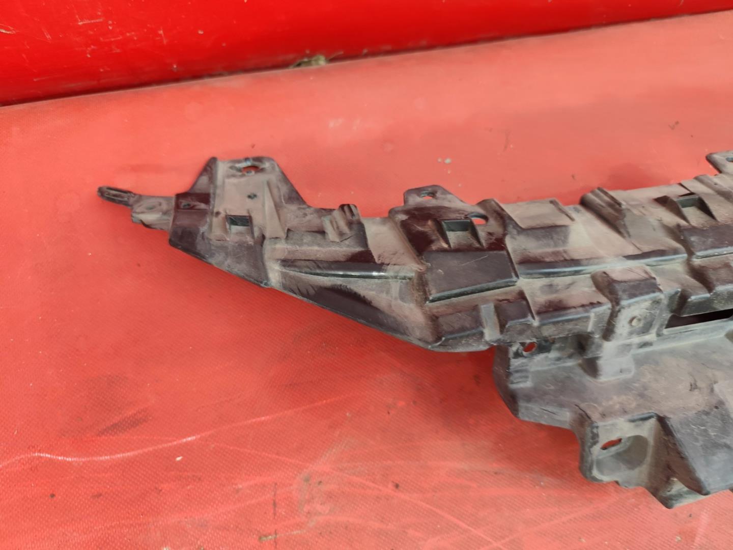 Кронштейн решетки радиатора