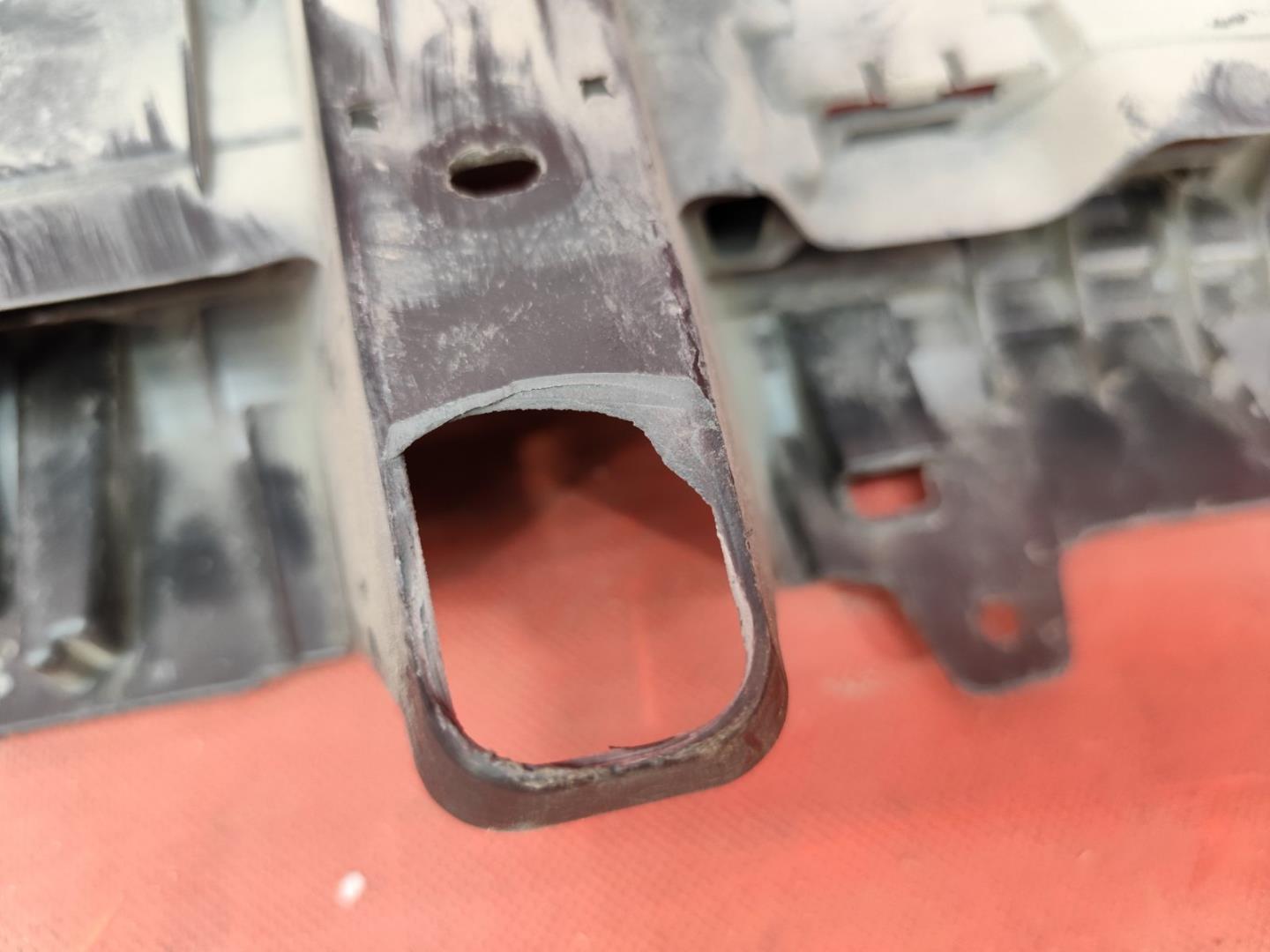 Кронштейн решетки радиатора