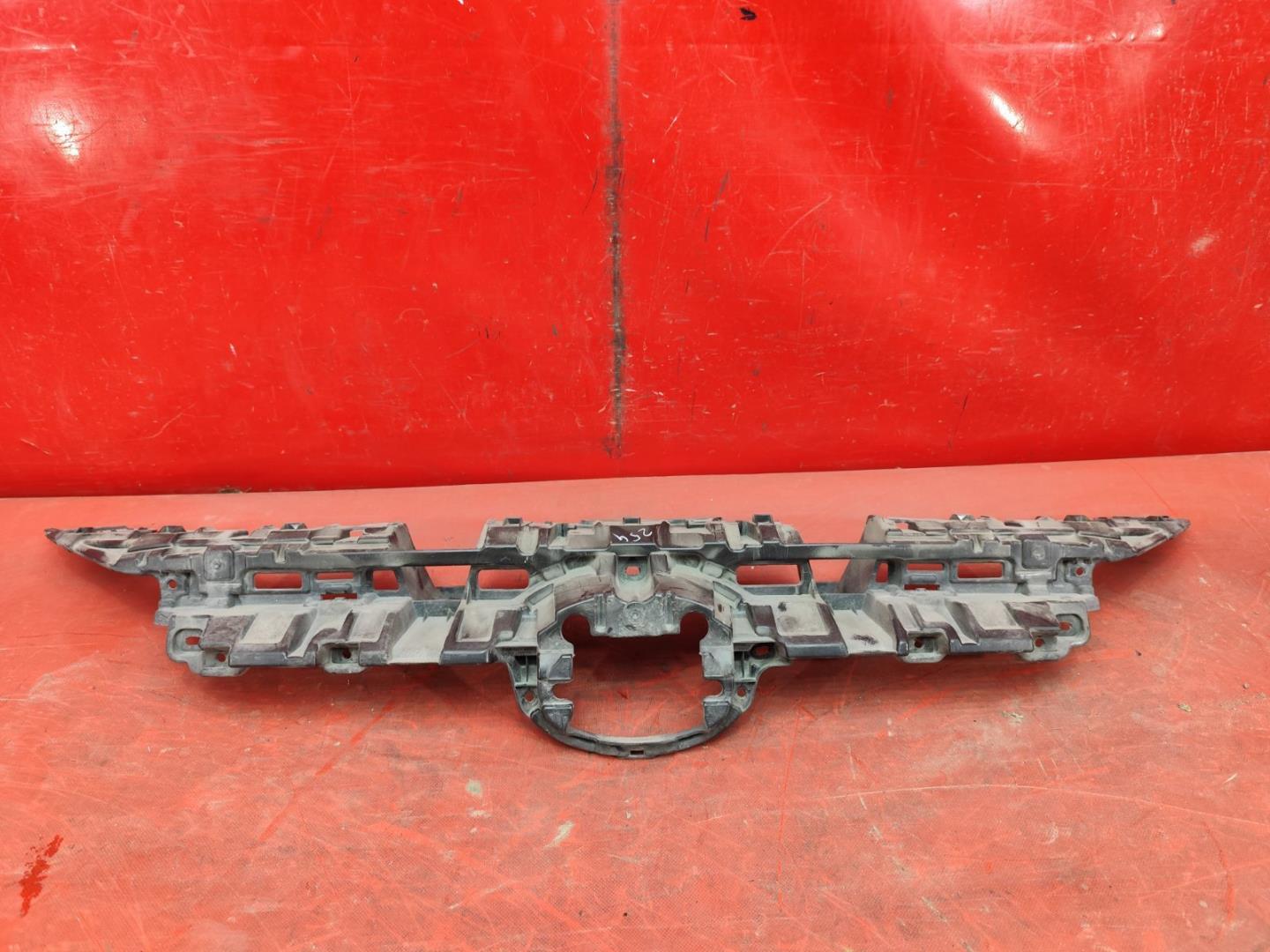 Кронштейн решетки радиатора