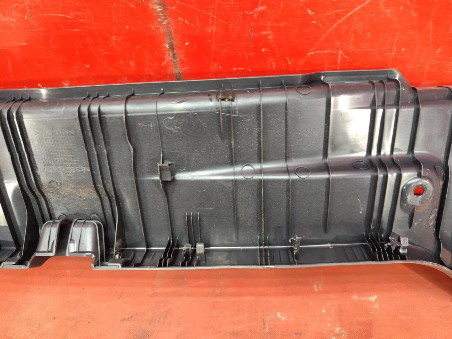 Кожух замка багажника