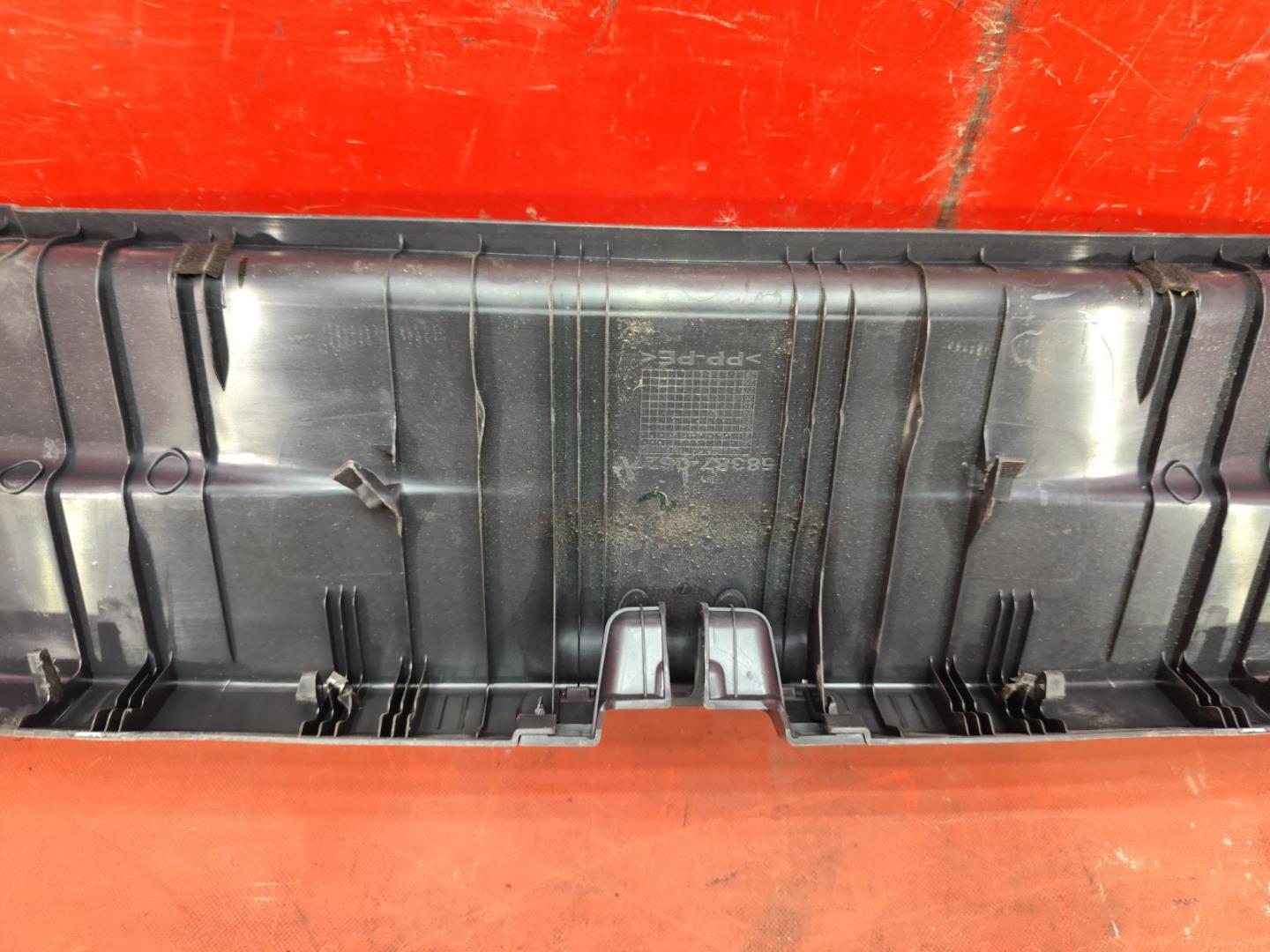 Кожух замка багажника